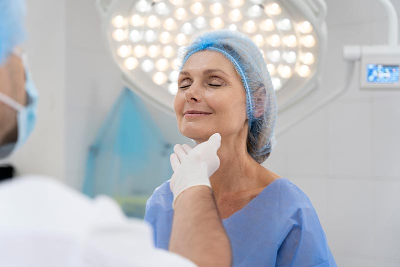 Plastische Chirurgie in Side: Verjüngung der Augenlider, Lippen und Nase